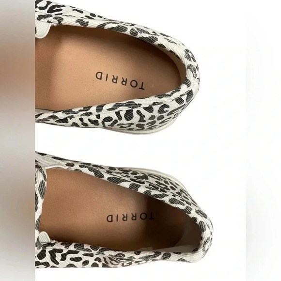 Torrid Leopard Print Slip  On Shoes Size 8WW - Picture 8 of 9